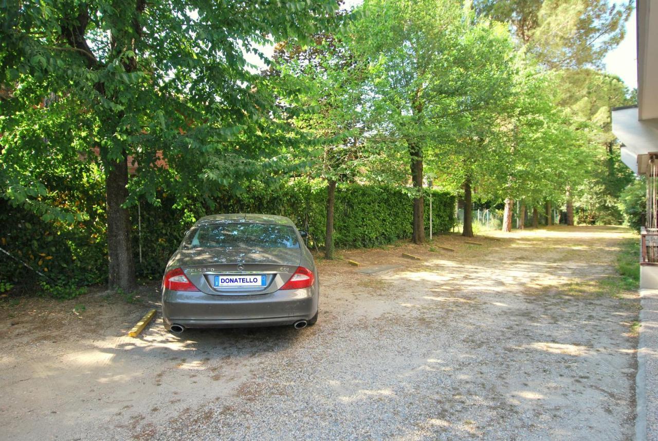 Lignano With Pool Lägenhet Lignano Sabbiadoro Exteriör bild