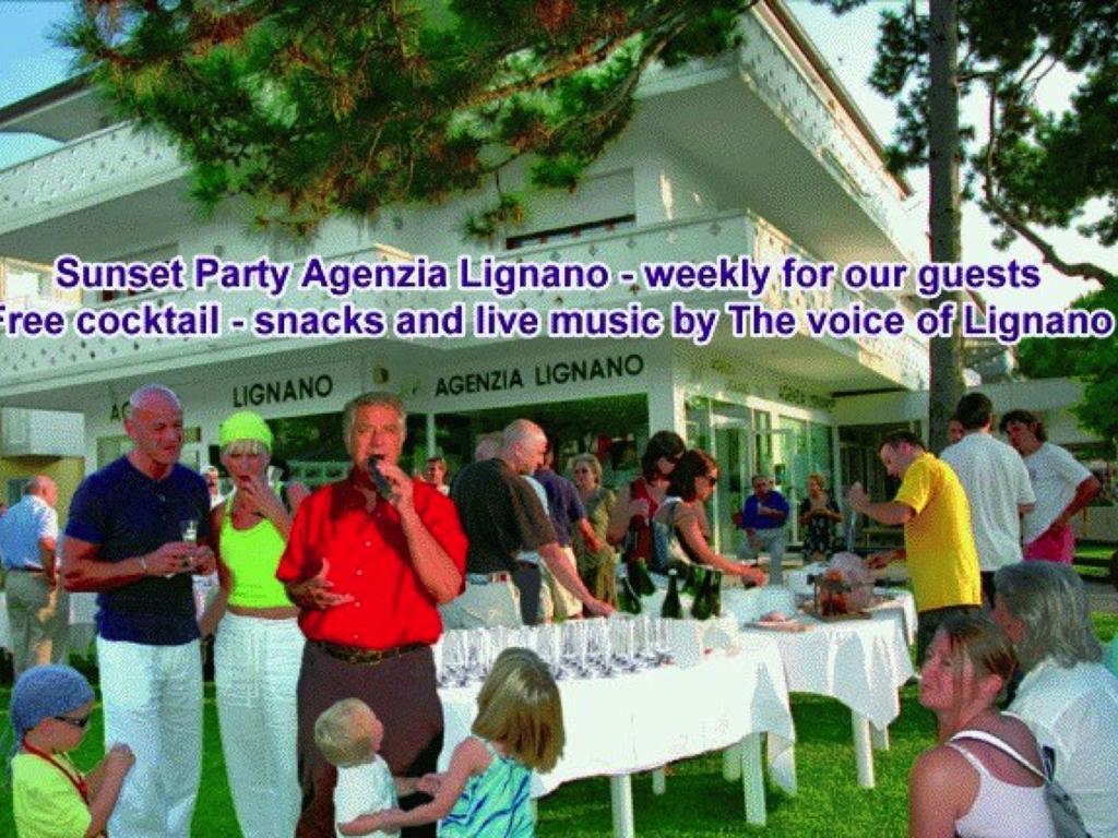 Lignano With Pool Lägenhet Lignano Sabbiadoro Exteriör bild